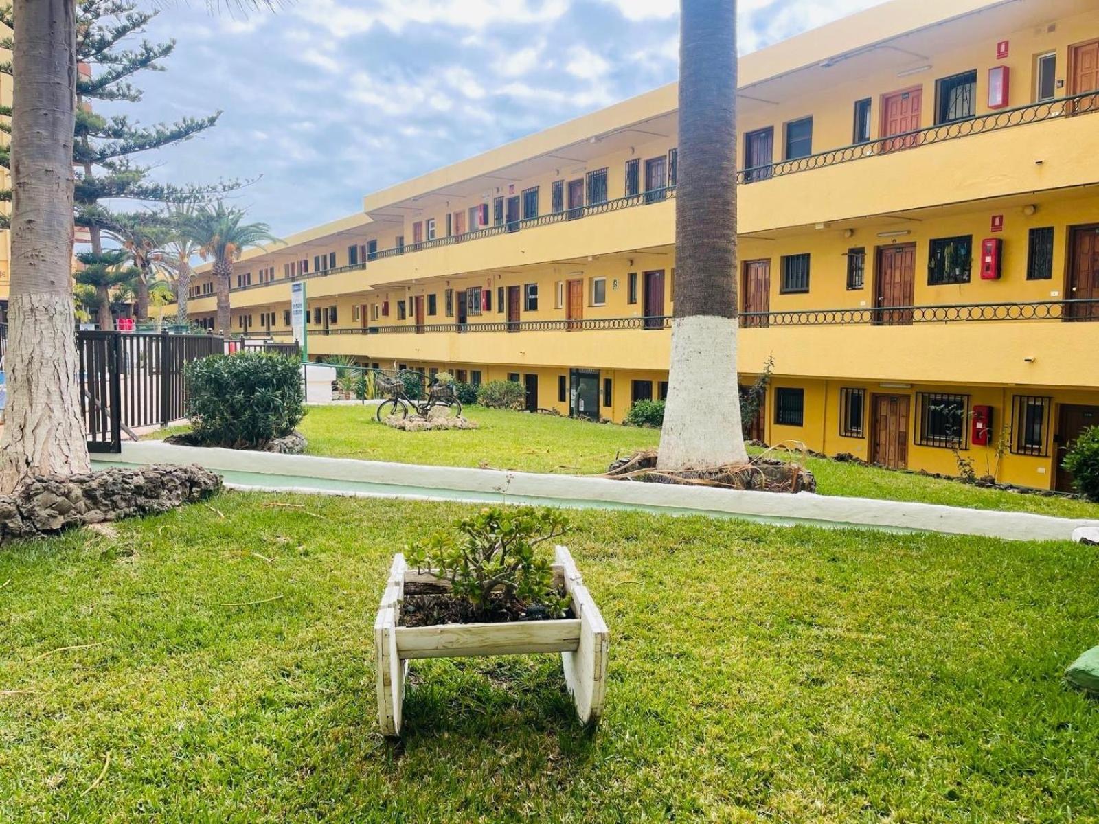 Cozy 2-Bed & Sofa-Bed Studio In Los Cristianos Los Cristianos  Exterior photo