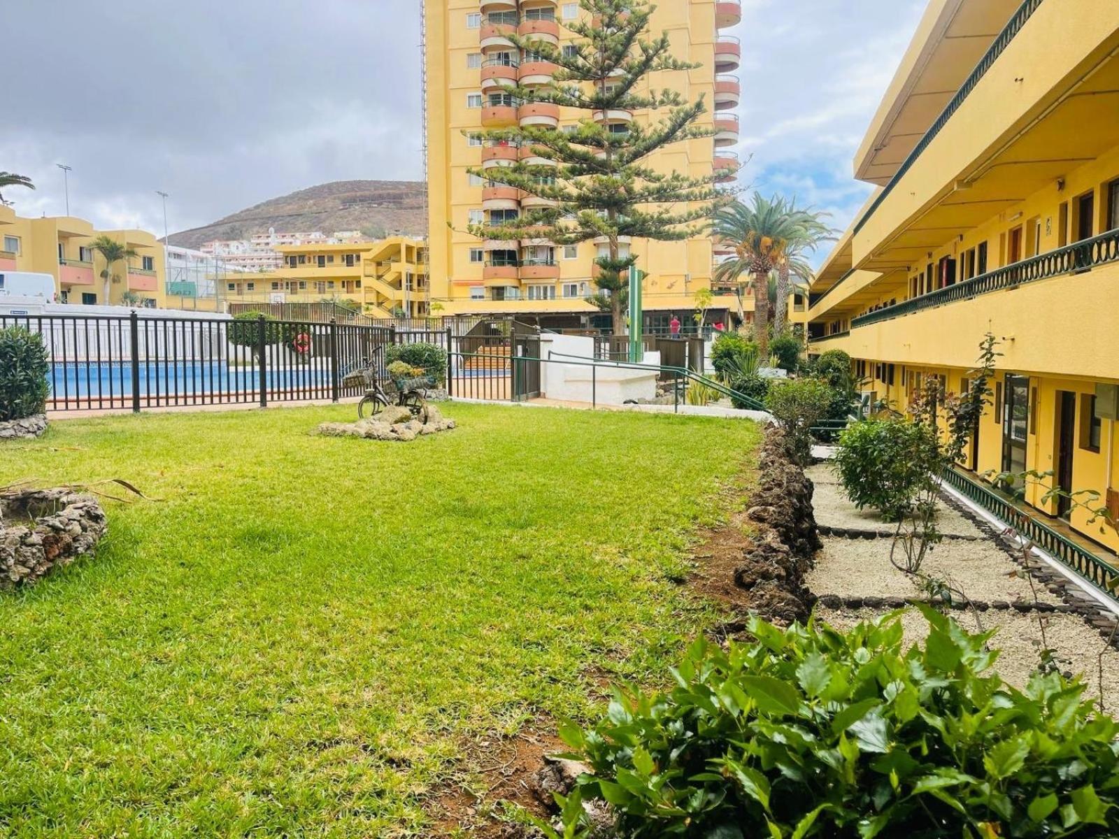 Cozy 2-Bed & Sofa-Bed Studio In Los Cristianos Los Cristianos  Exterior photo